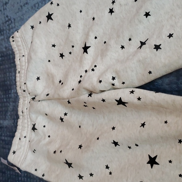 Old Navy kids Jogger pants - Picture 3 of 3